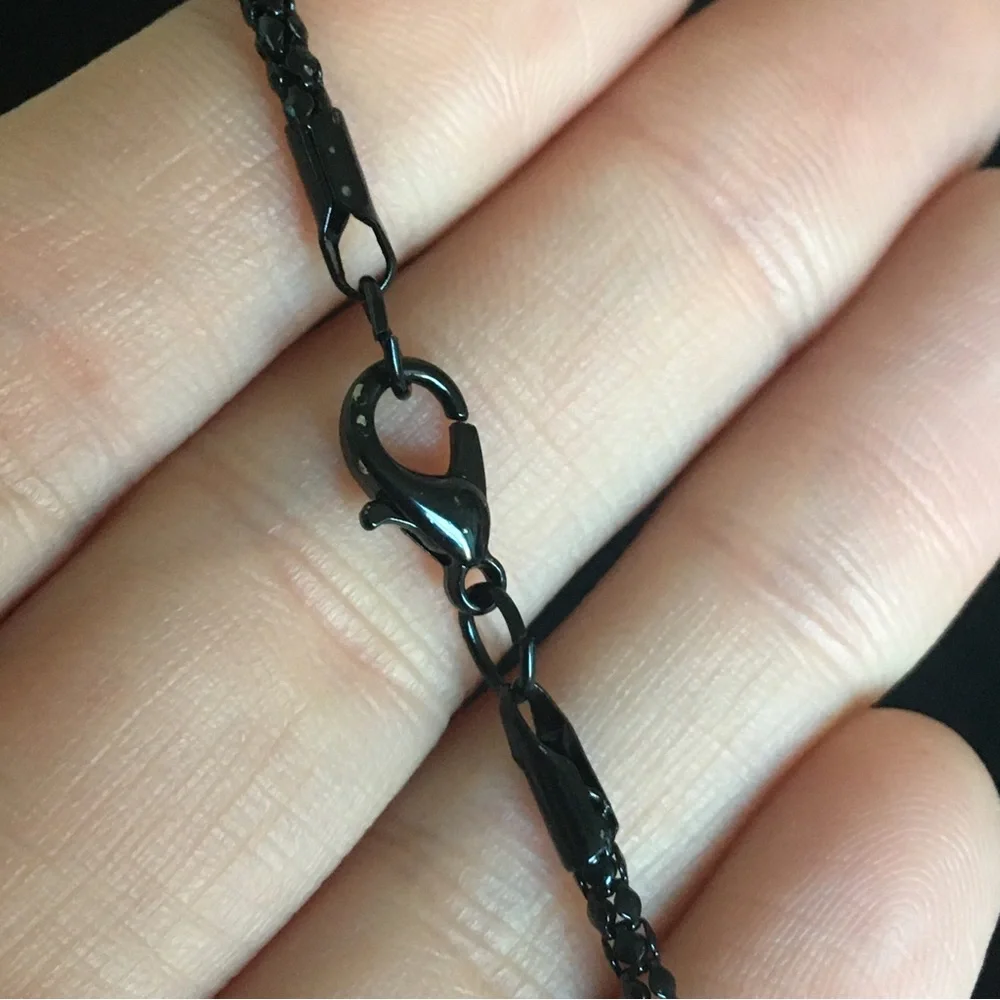 Black Arrow Point Pendant Chain Necklace
